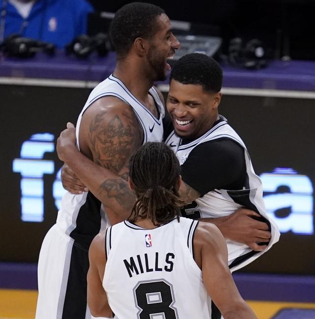 渐拉开分差 渐拉开分差