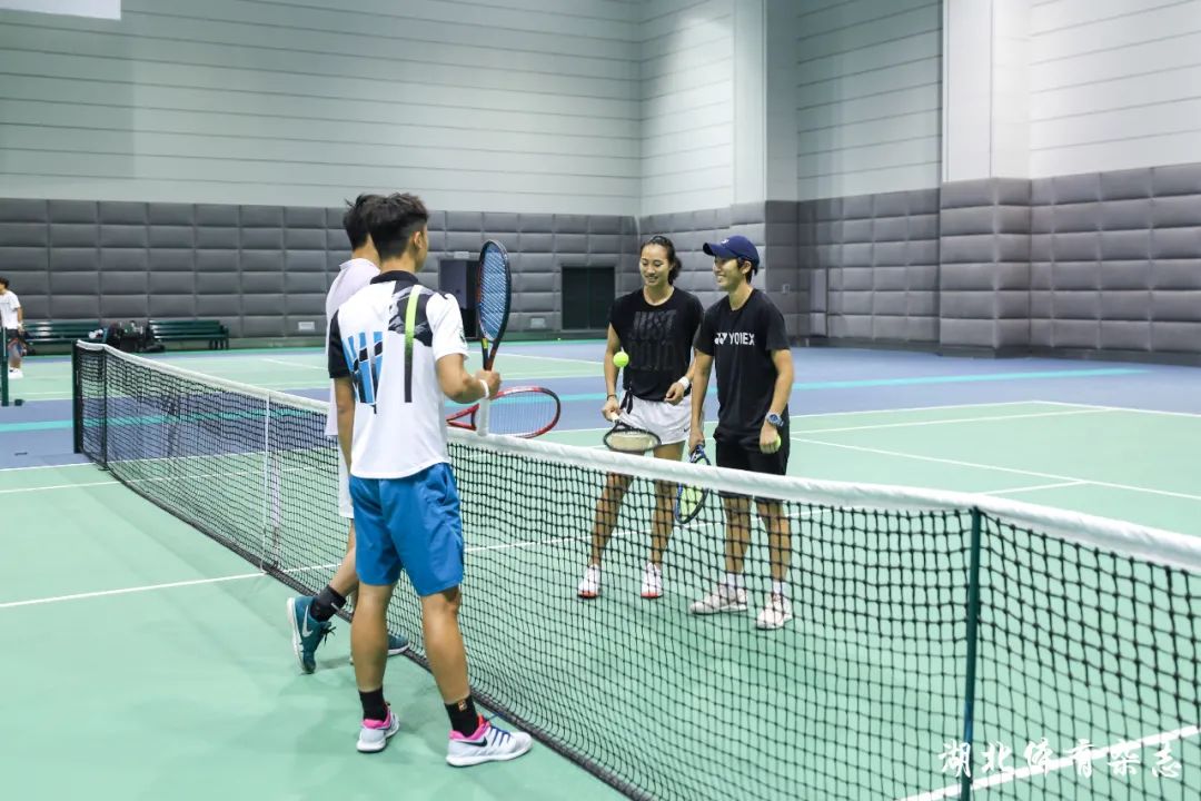 西的对比 西的对比